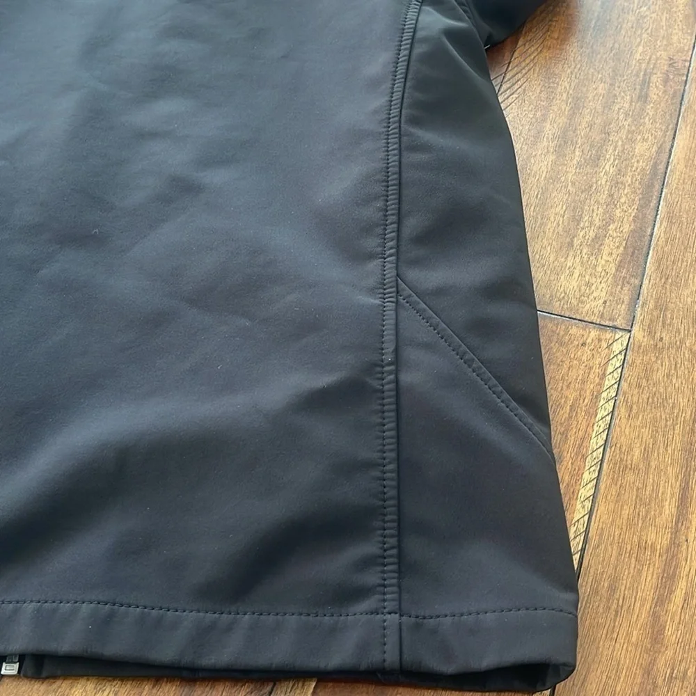 Guess men’s soft shell black nylon full zip up jacket size M